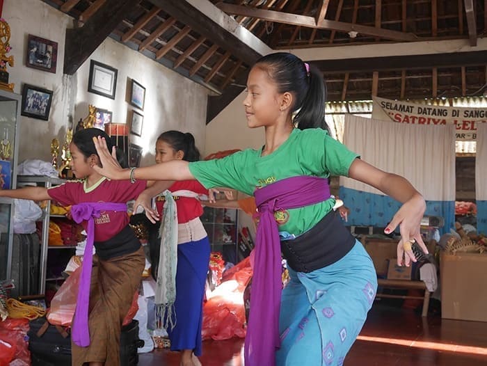 Balinese dance lesson