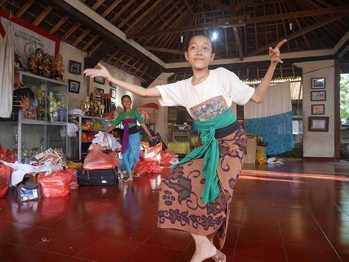 Balinese dance lesson