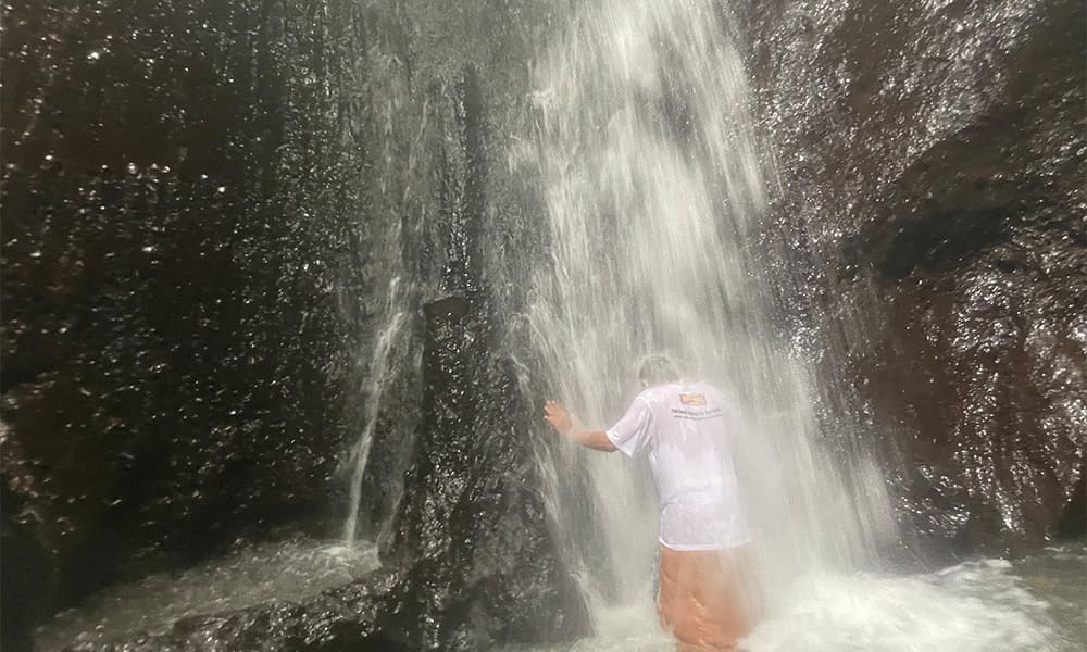 沐浴体験 Melukat