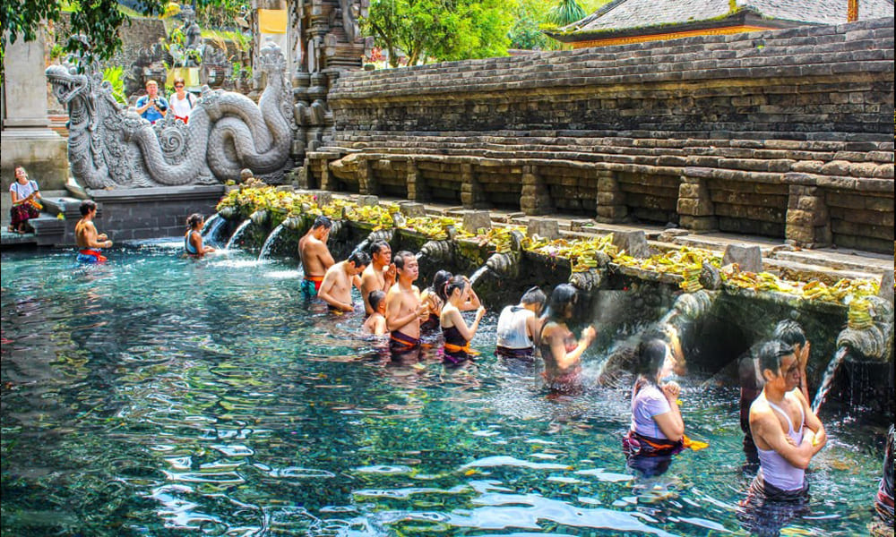 ティルタウンプル寺院 Tirta Empul